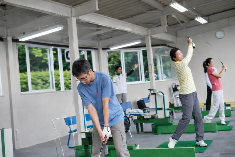 ゴルフスクール 名古屋の初心者レッスン風景